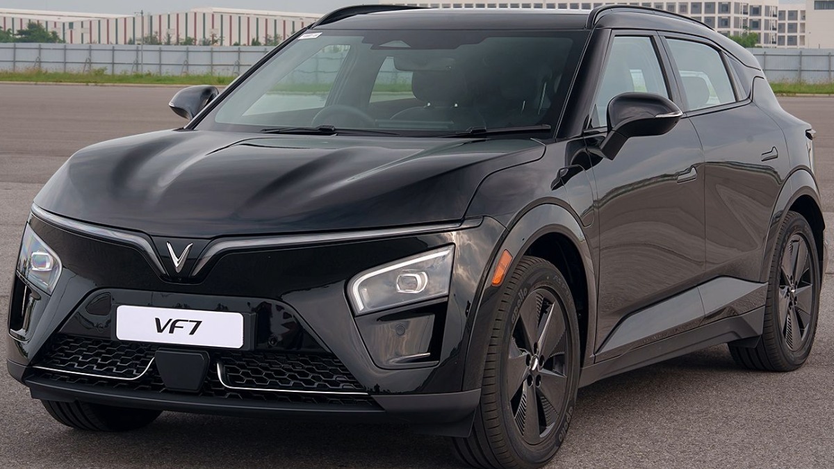 विनफास्ट वीएफ 7 फ्रंट