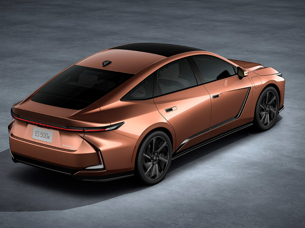 लेक्सस ईएस पीछे