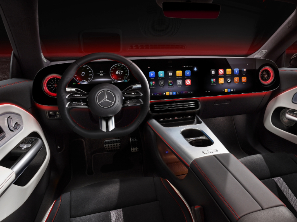 मर्सिडीज सीएलए ईक्यू इंटीरियर