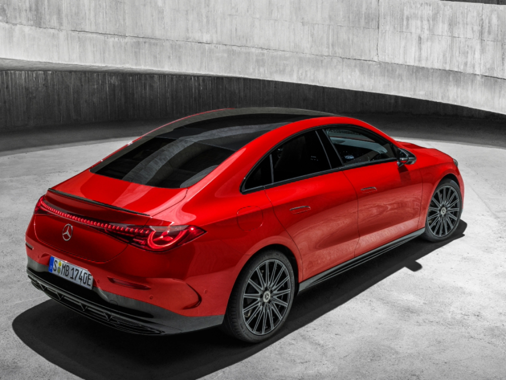 मर्सिडीज सीएलए ईक्यू रियर