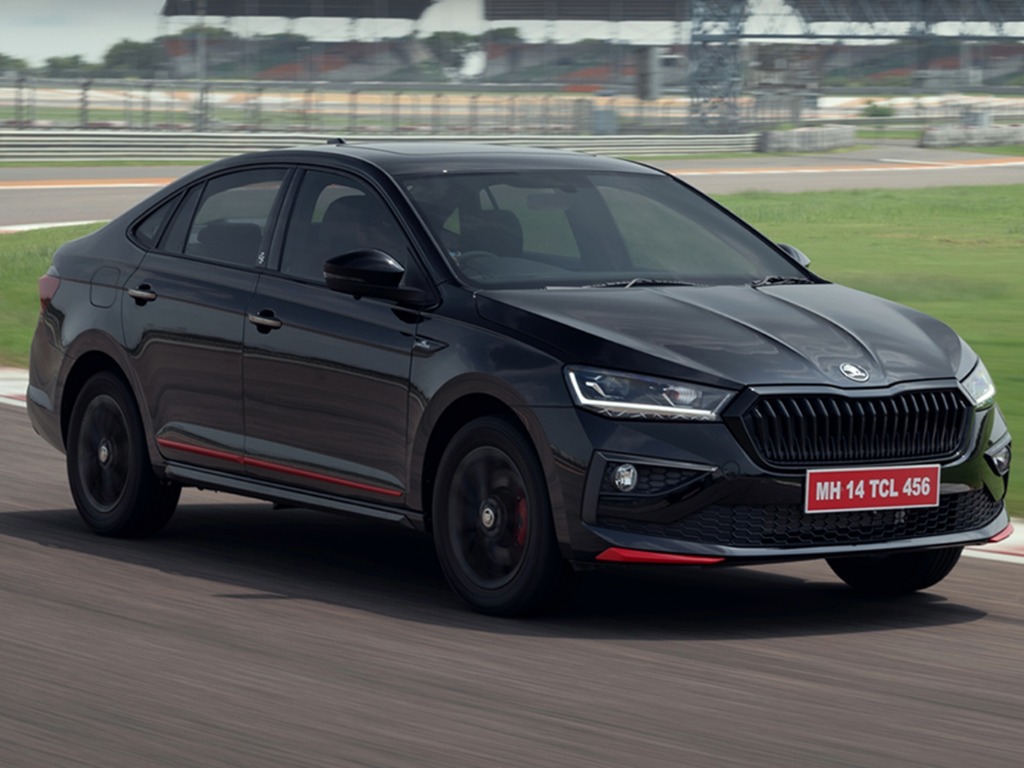 स्कोडा स्लाविया वर्षगांठ संस्करण सामने