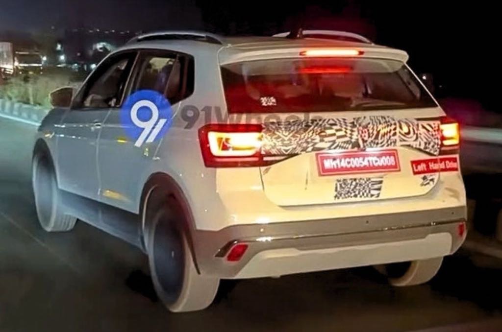 फॉक्सवैगन ताइगन फेसलिफ्ट के रियर हिस्से को देखा गया