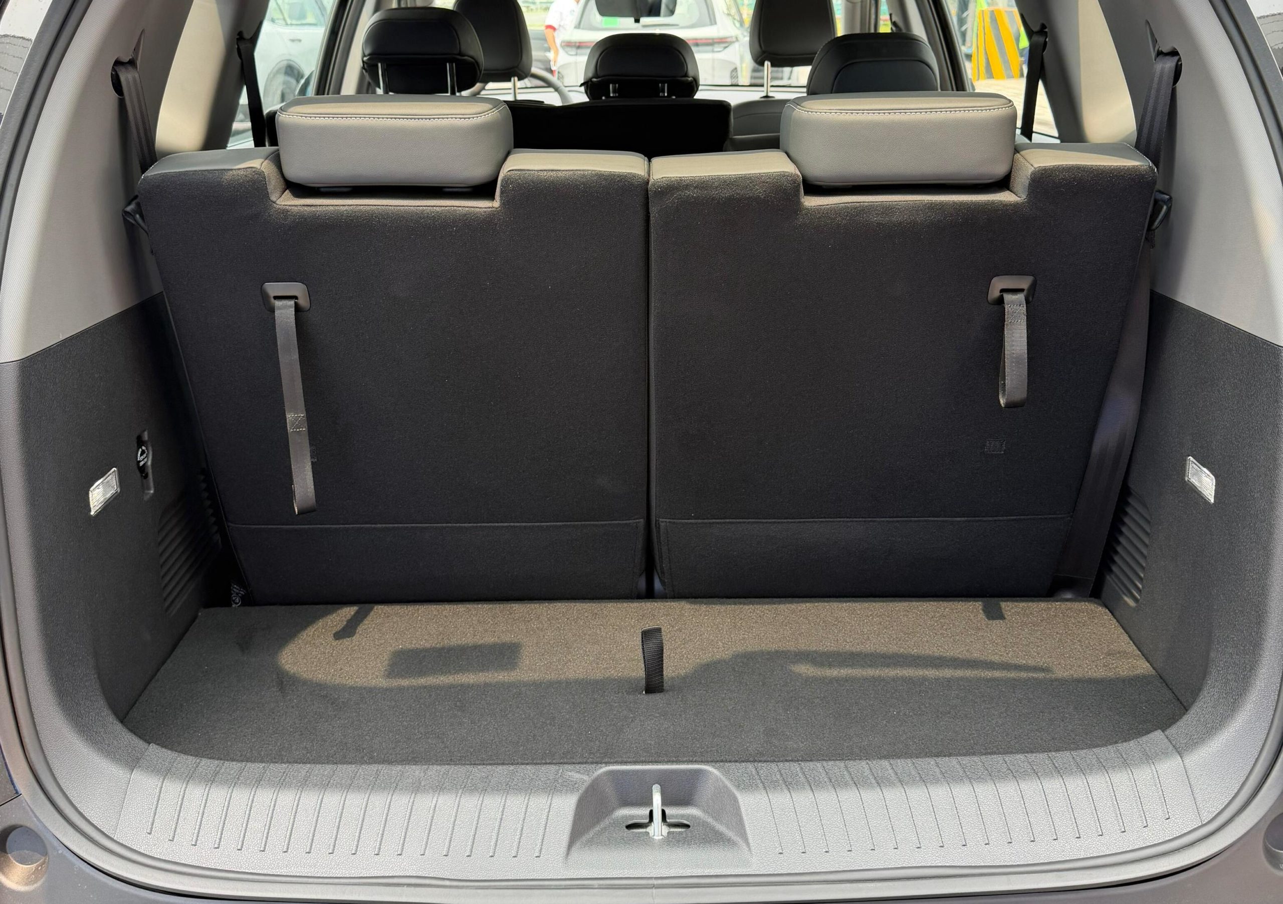 विनफास्ट वीएफ एमपीवी 7 बूट