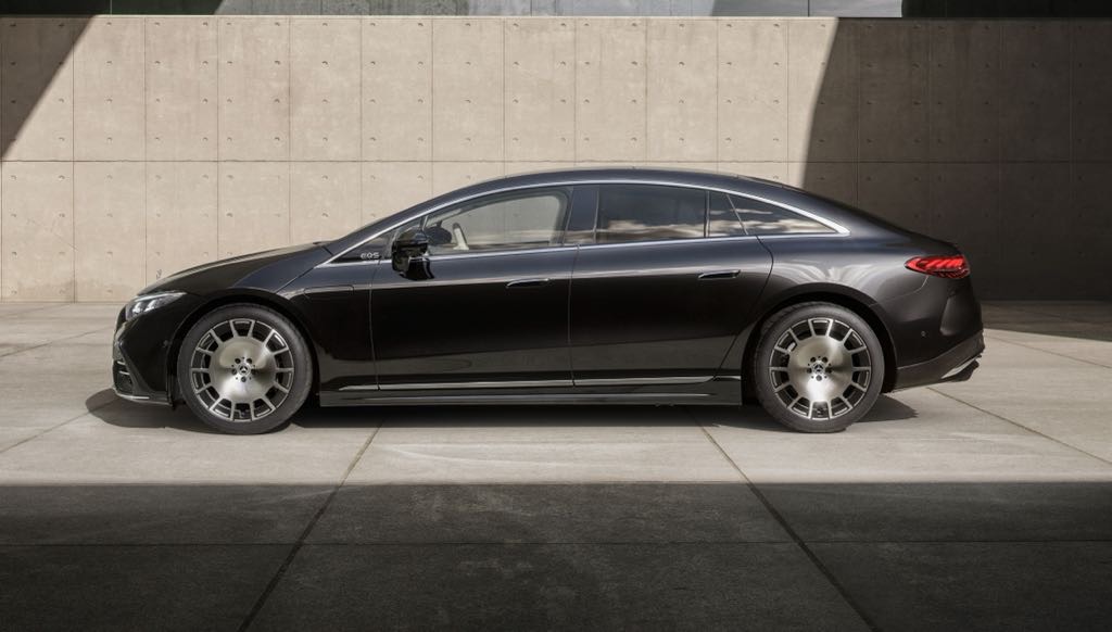 मर्सिडीज-बेंज ईक्यूएस फेसलिफ्ट साइड