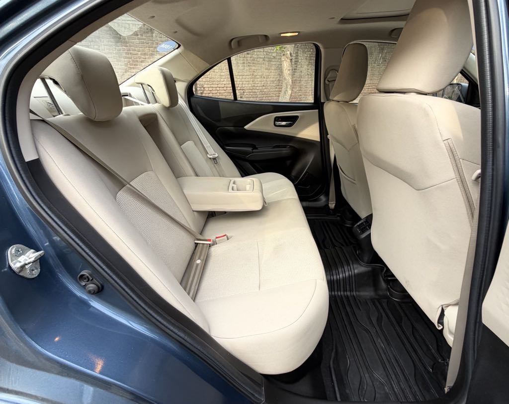 2025 मारुति डिजायर रियर सीट