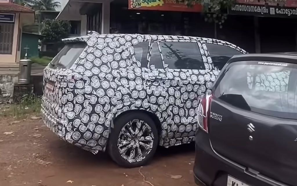 टोयोटा इनोवा हाईक्रॉस फेसलिफ्ट प्रोटोटाइप